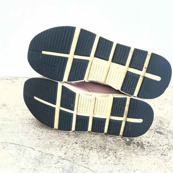 On Lace-Up Low Top Cloud Play Pink Mesh Sneaker Running Shoes Kids Size K3 - Picture 8 of 9